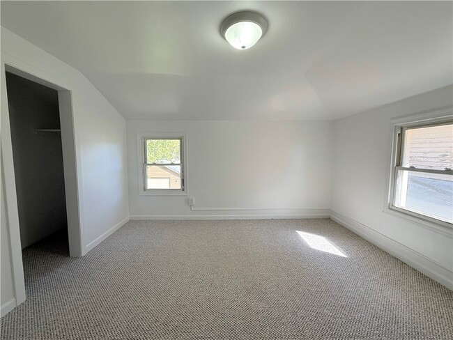 Building Photo - 408 Oak St