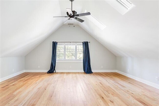 Building Photo - 428 S Howard St SE