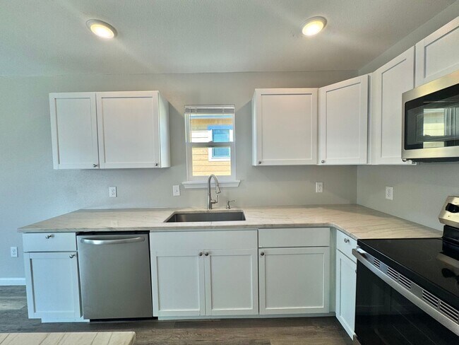 Building Photo - 4111 W 57th St