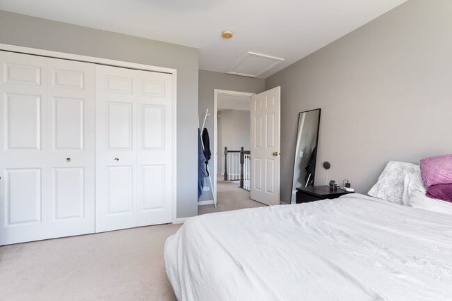 Building Photo - 9 Lake Plumleigh Ct