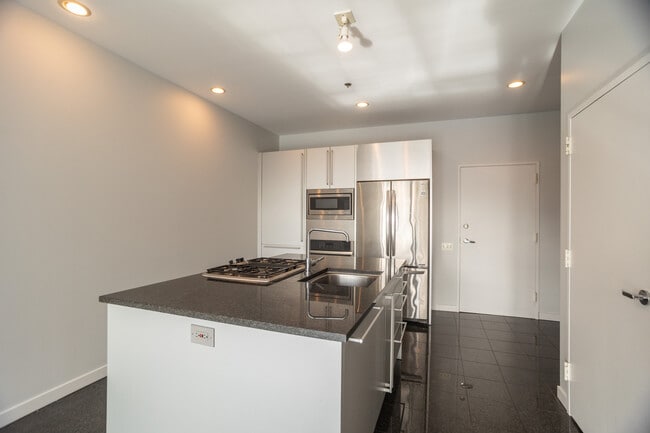 Building Photo - 653 N Kingsbury St