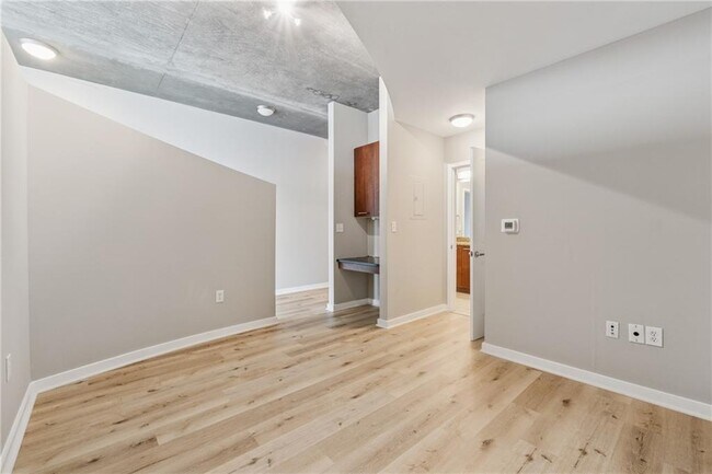 Building Photo - 3324 Peachtree Rd