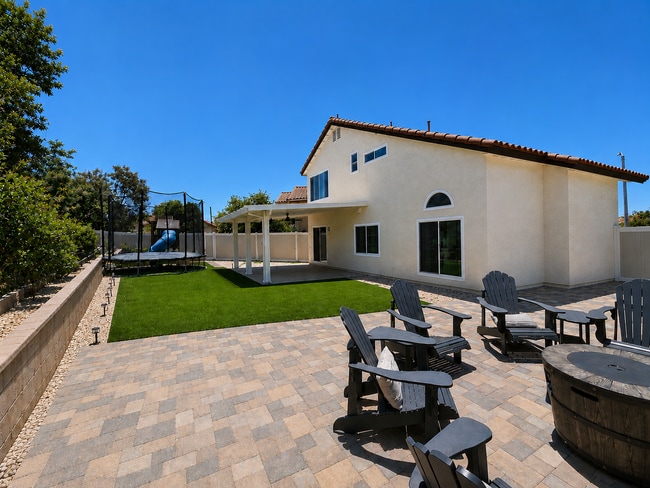 Building Photo - Beautiful Three Bedroom Two and a Half Bathroom Home in Murrieta!