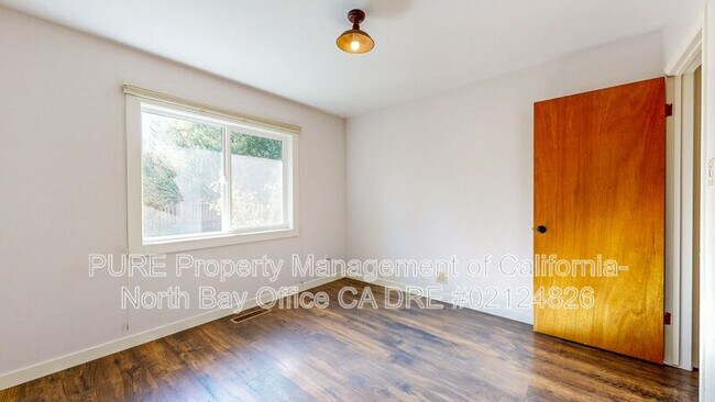 Building Photo - 1827 Creekside Rd