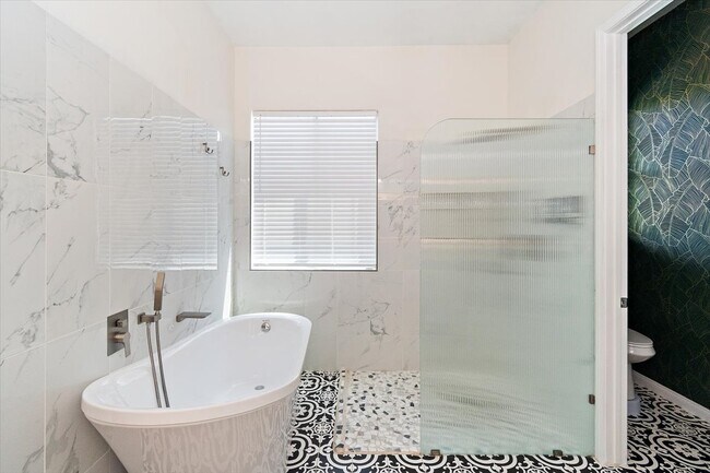 Primary Bathroom - 69457 Turnberry Ct