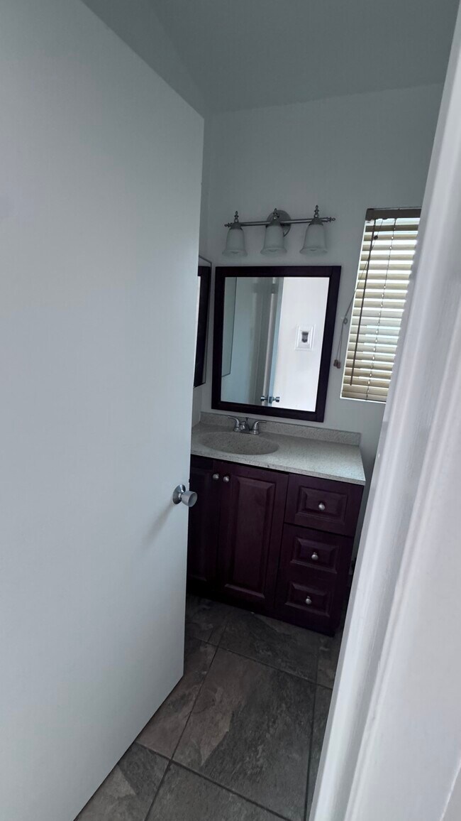 Hall bathroom - 11983 Walnut Ln