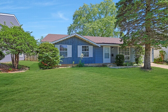 Primary Photo - 419 Waverly Ave