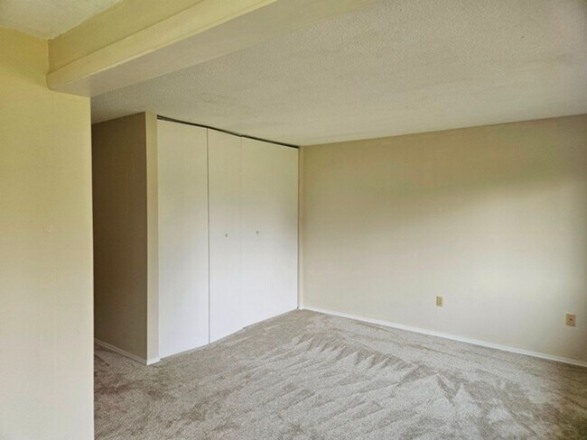 Building Photo - 2Bd/2Ba Single Story Home - Available to View!