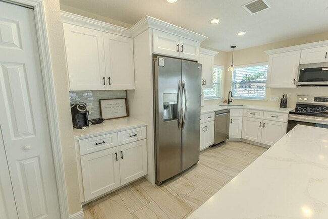 Building Photo - 5021 Porpoise Pl