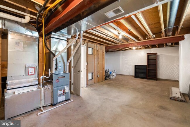 Building Photo - 12 Glenbrook Rd