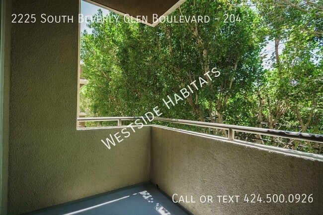 Building Photo - 2225 S Beverly Glen Blvd