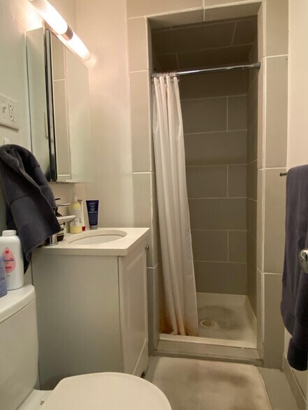 Building Photo - 43 Joy St