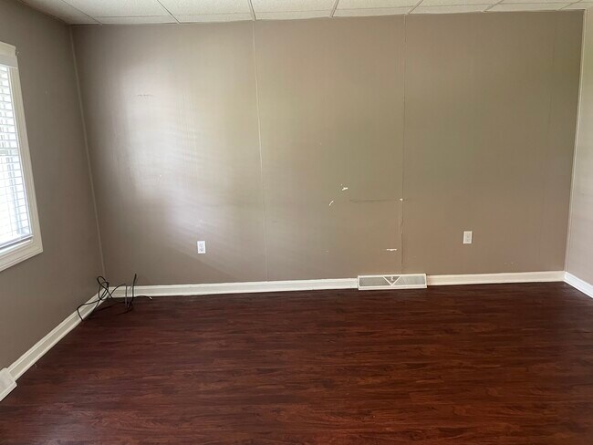 Building Photo - 11 Strabane Ave
