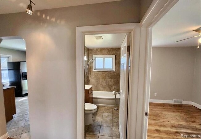 Building Photo - 1761 E Milton Ave