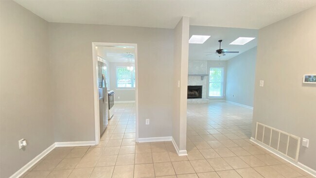 Building Photo - 25 Davidson Ave