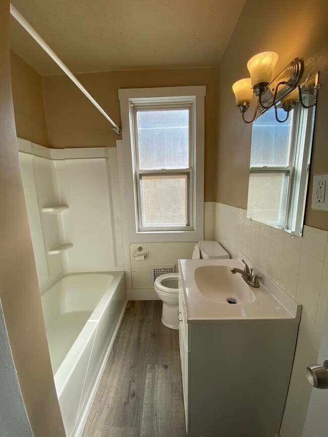 Building Photo - 2 Bedroom Townhome for Rent in the Arlingt...