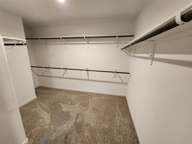 Building Photo - 1310 Central Heights Dr