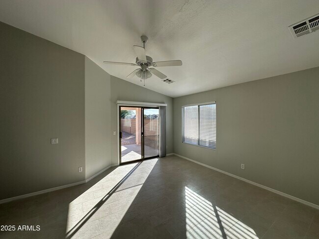 Building Photo - 1115 E Elm Rd