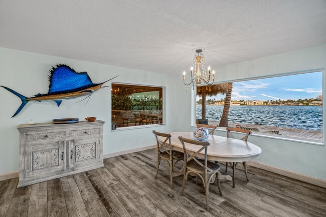 Building Photo - 844 East Dr