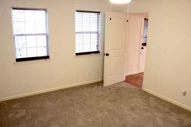 Building Photo - 13351 Park Ave