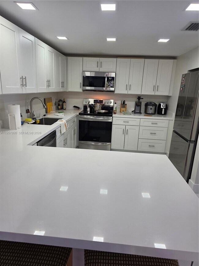 Building Photo - 6904 SW 114th Pl