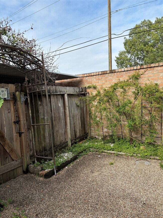 Building Photo - 5100 Allendale Rd