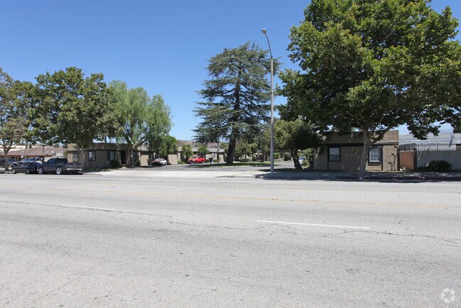 Building Photo - 1437 W Holt Ave