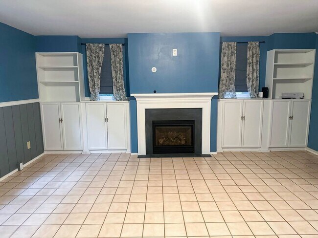 Building Photo - 200 Oakley Dr