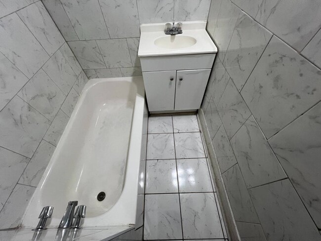 Building Photo - 1943 W Bethune St