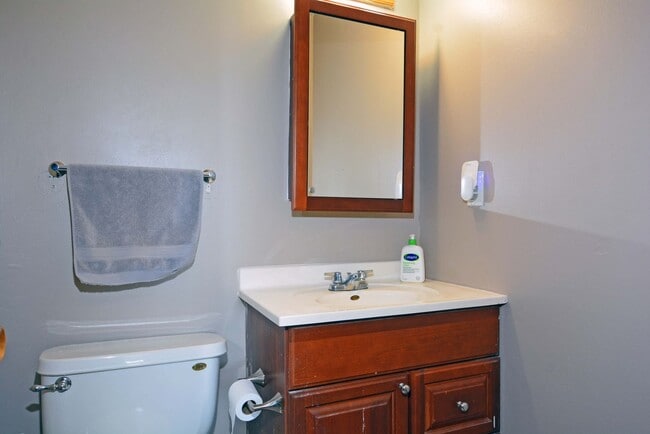 Building Photo - Beautiful 3-Bed 2-Bath Townhouse in Brooklyn Park!