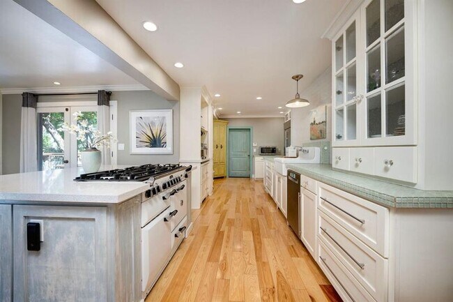 Building Photo - 12422 Homestead Way