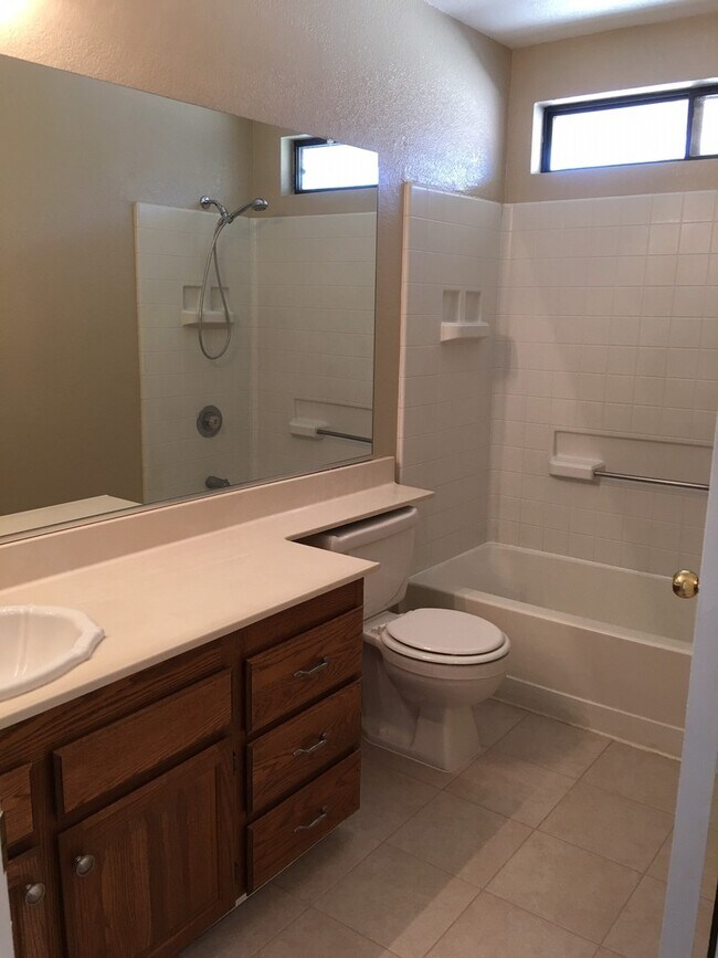 Building Photo - Large two story near the mall!