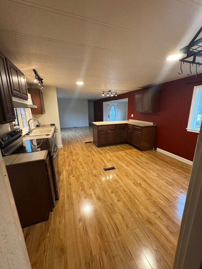 Building Photo - 2 Bedroom 2 Bath