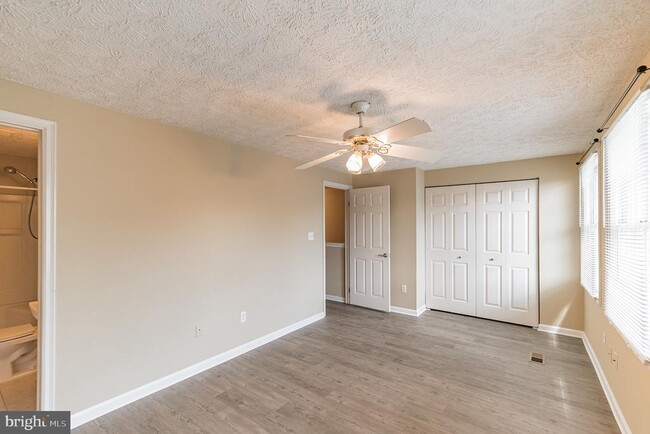 Building Photo - 6302 Betsy Ross Ct