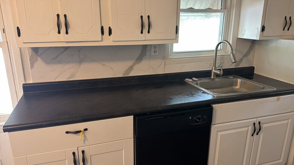 Building Photo - 302 Lakeview Heights