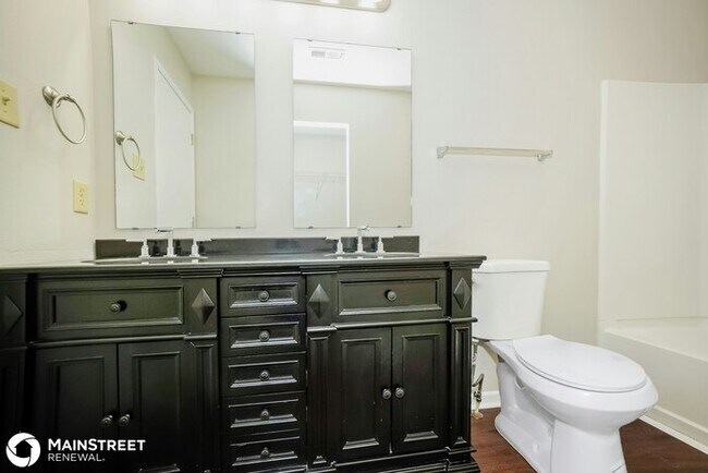 Building Photo - 1330 Central Park Dr