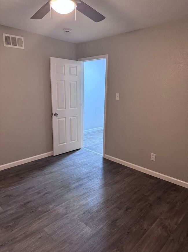Building Photo - Nice 3 bedroom 1 bath home