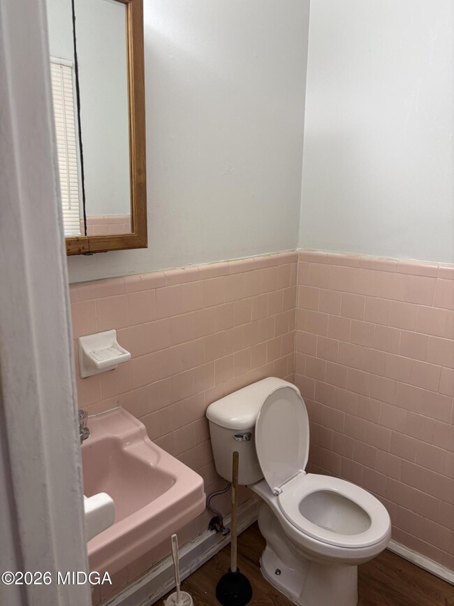 Building Photo - 3358 Club Dr