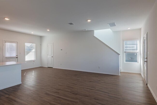 Building Photo - 1336 Linwood St
