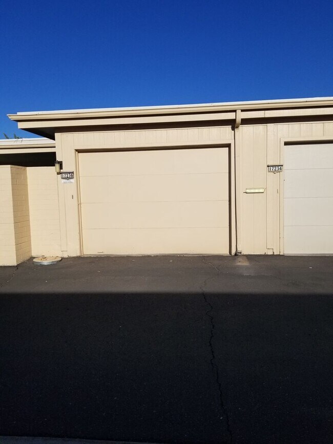 Building Photo - Spacious 2 bedroom 2 bath Condo