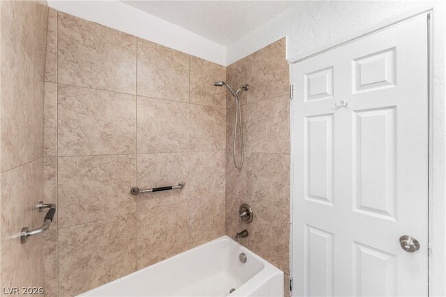 Building Photo - 1828 Hassett Ave