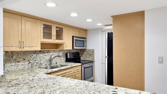 Building Photo - 5201 Orduna Dr