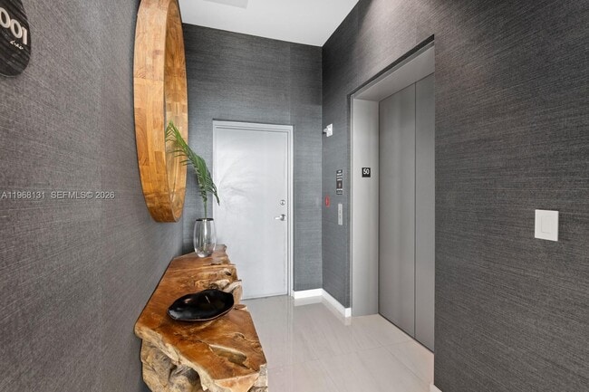 Building Photo - 480 NE 31st St