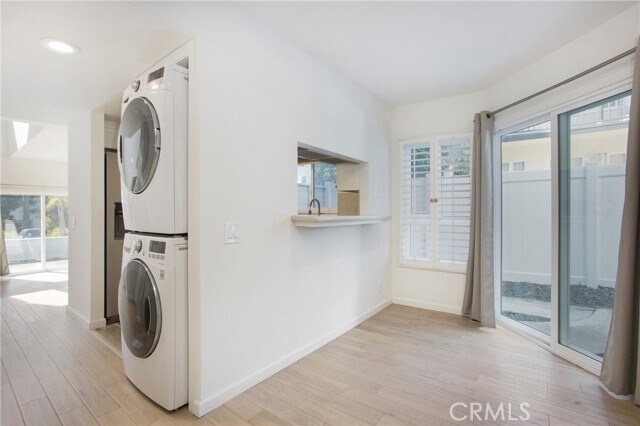 Building Photo - 552 Cypress Dr