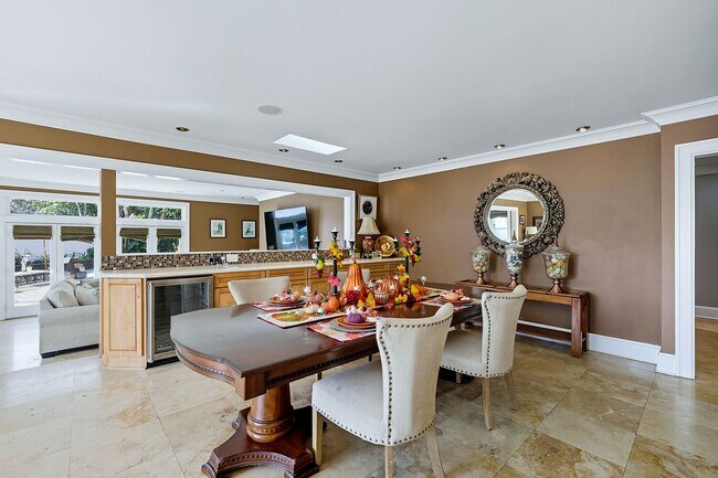 Building Photo - Fully Furnished 3 Bed 2.5 Bath Single Fami...