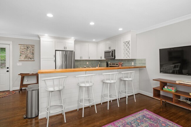 Building Photo - Ardmore Townhome Available Now