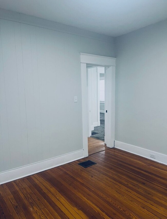 Building Photo - Beautifully renovated 3 bedroom house!