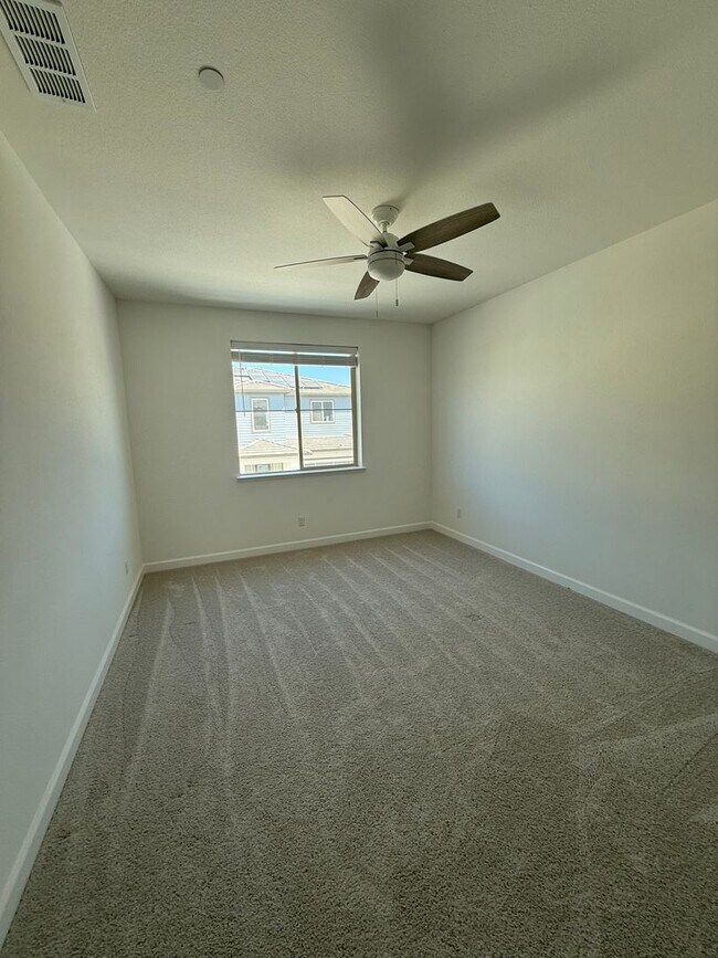 Building Photo - 2460 Cinnabar Dr