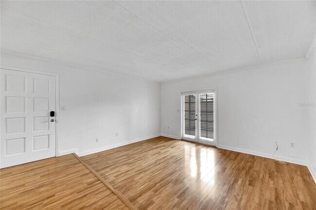 Building Photo - 5304 W Kennedy Blvd
