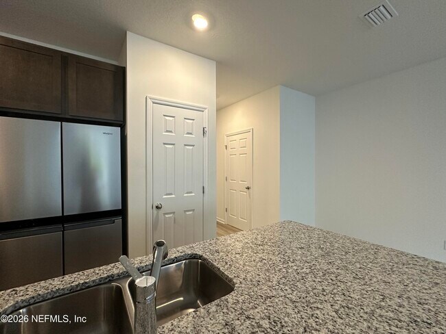 Building Photo - 162 BEACH PALM Ct